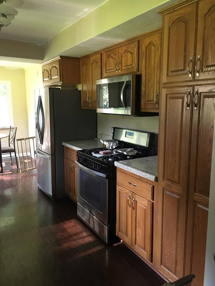 Kitchen before refinishing